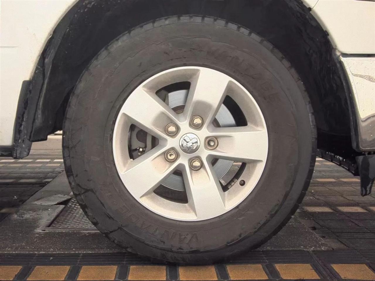 RAM 1500 Classic SLT 4x4 Crew Cab 5'7" Box 2019