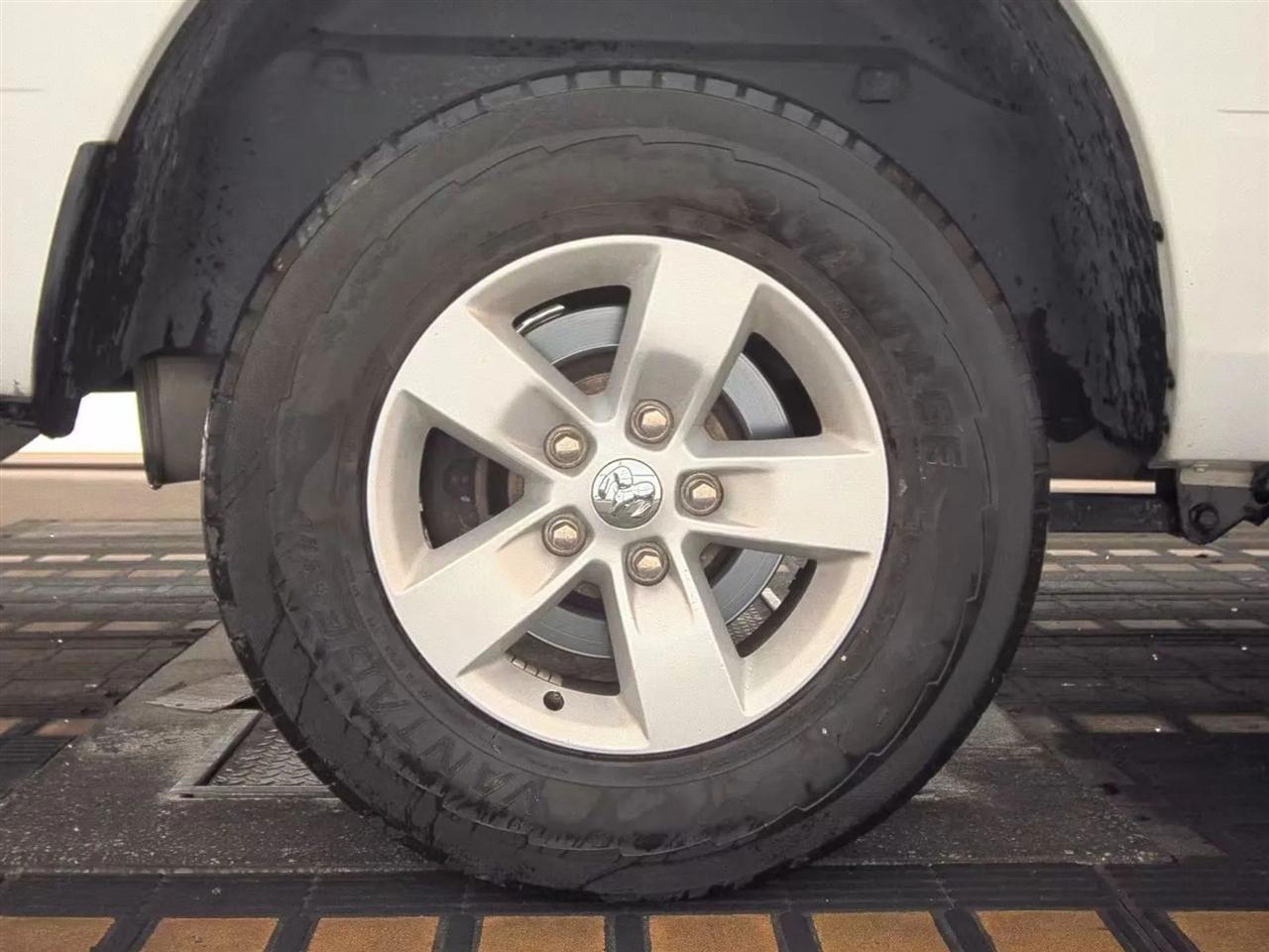 RAM 1500 Classic SLT 4x4 Crew Cab 5'7" Box 2019