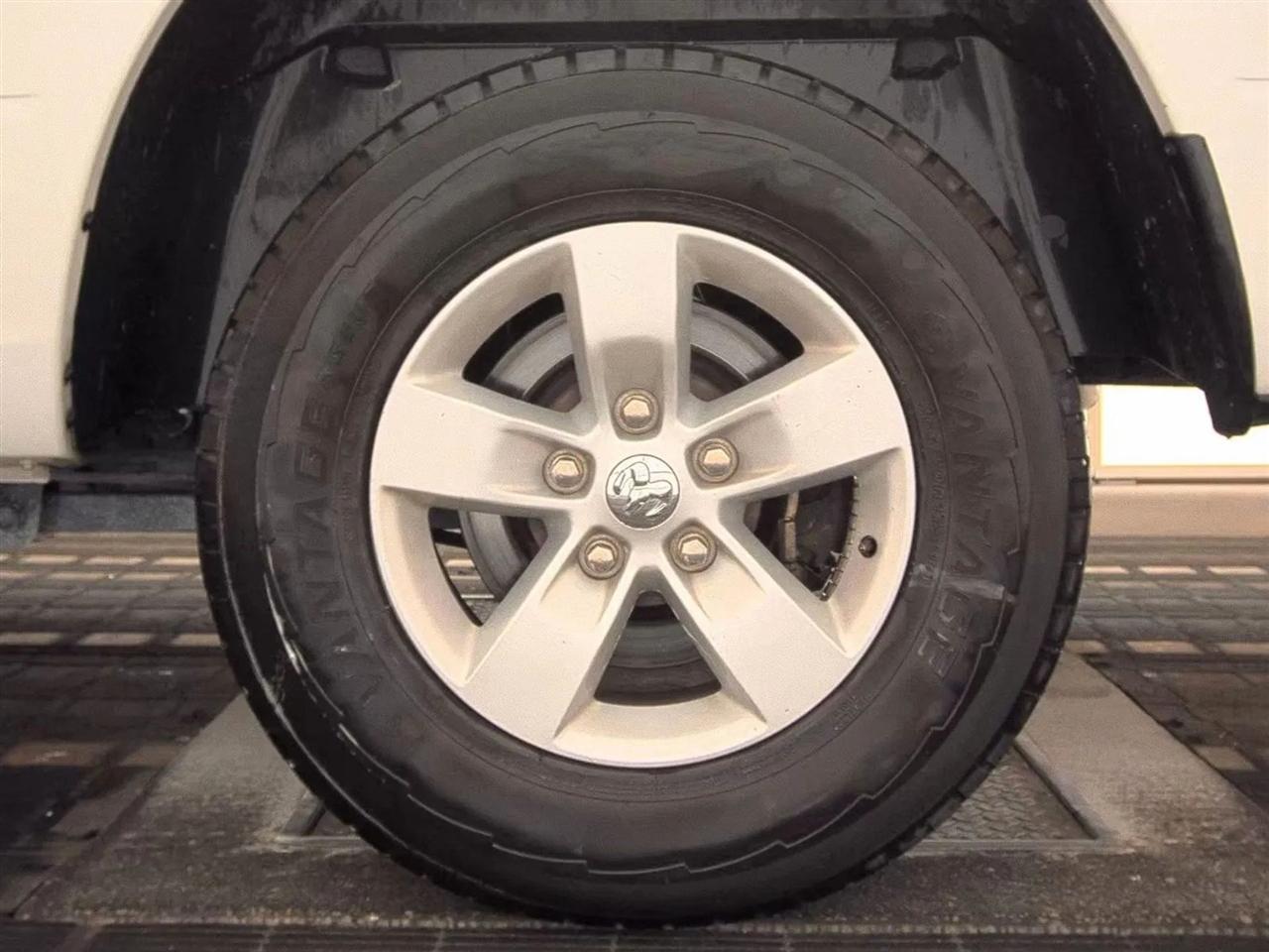 RAM 1500 Classic SLT 4x4 Crew Cab 5'7" Box 2019