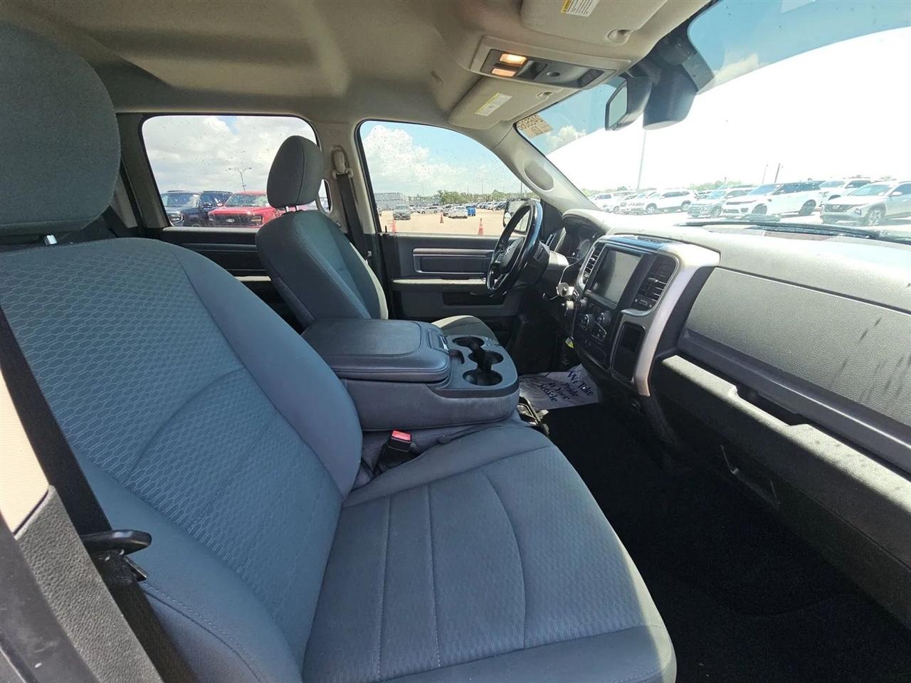 RAM 1500 Classic SLT 4x4 Crew Cab 5'7" Box 2019