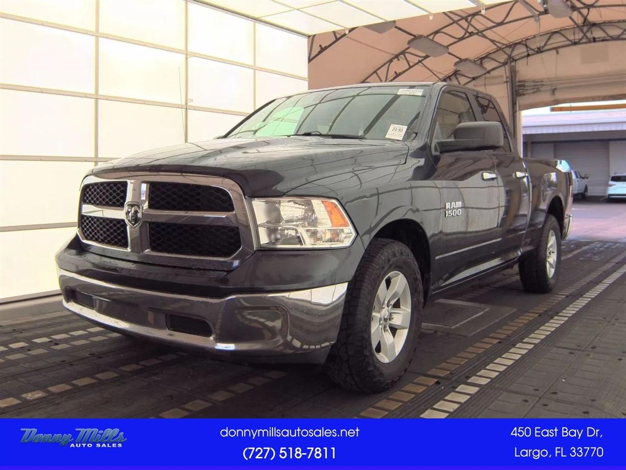 RAM 1500 SLT 4x2 Quad Cab 6'4" Box 2017