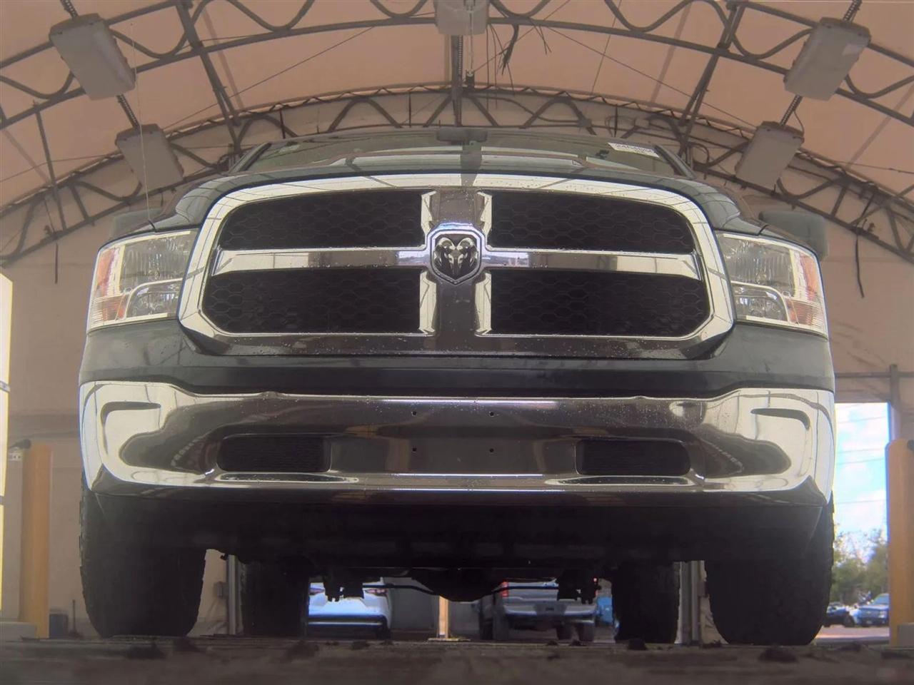 RAM 1500 SLT 4x2 Quad Cab 6'4" Box 2017