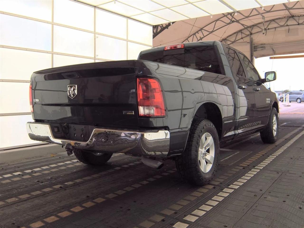 RAM 1500 SLT 4x2 Quad Cab 6'4" Box 2017