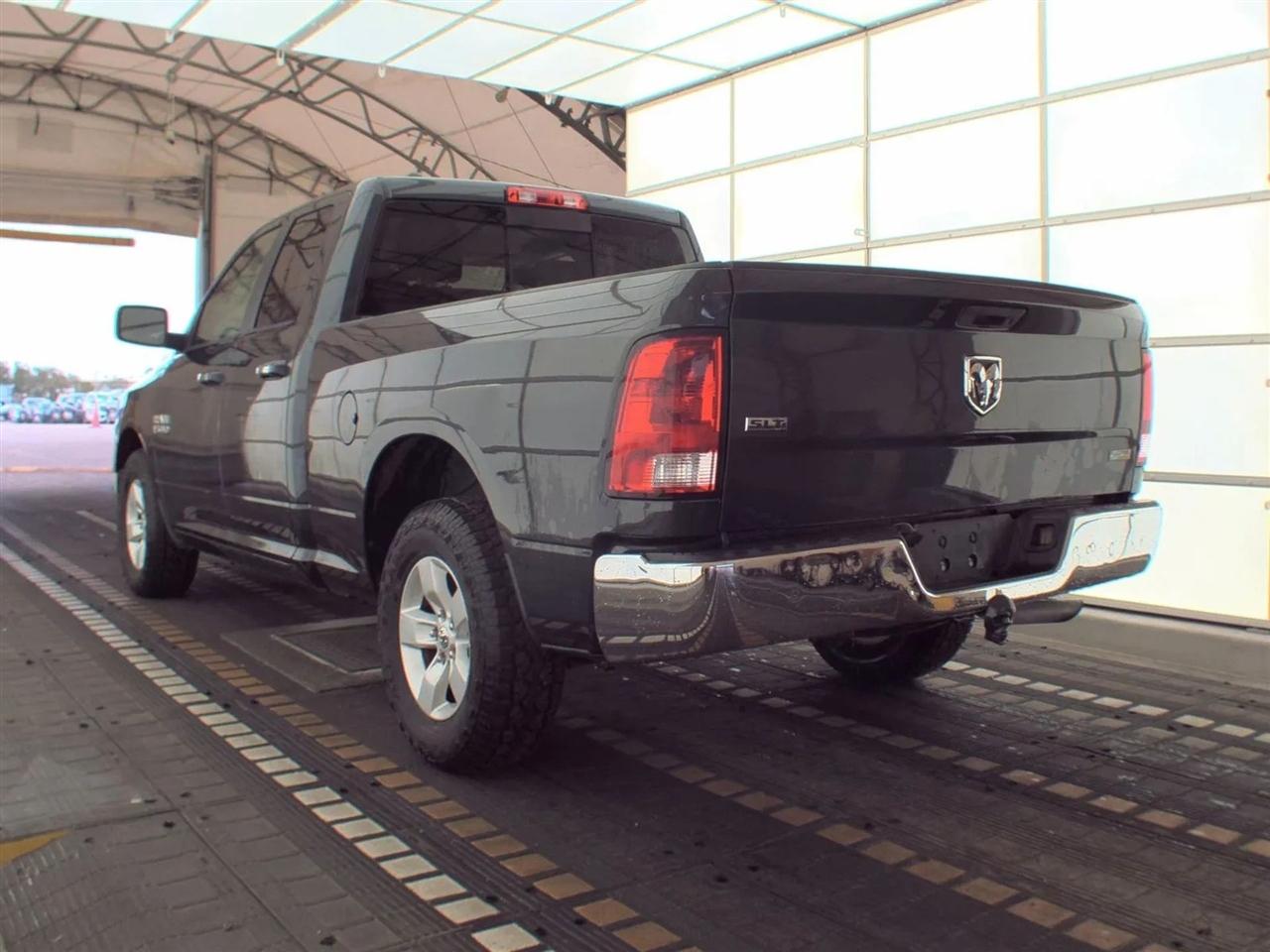 RAM 1500 SLT 4x2 Quad Cab 6'4" Box 2017