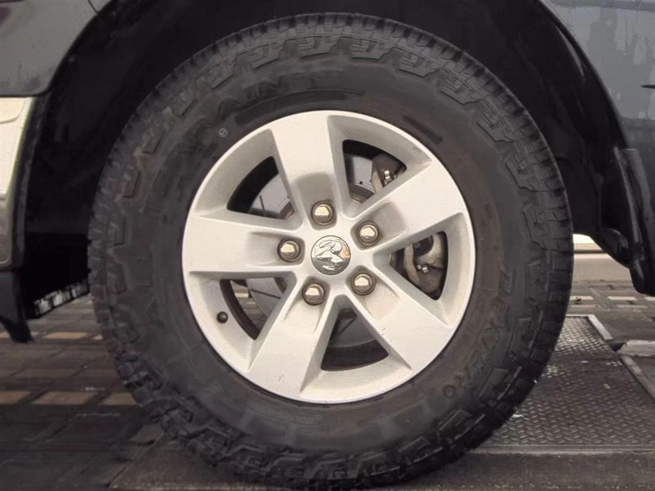 RAM 1500 SLT 4x2 Quad Cab 6'4" Box 2017