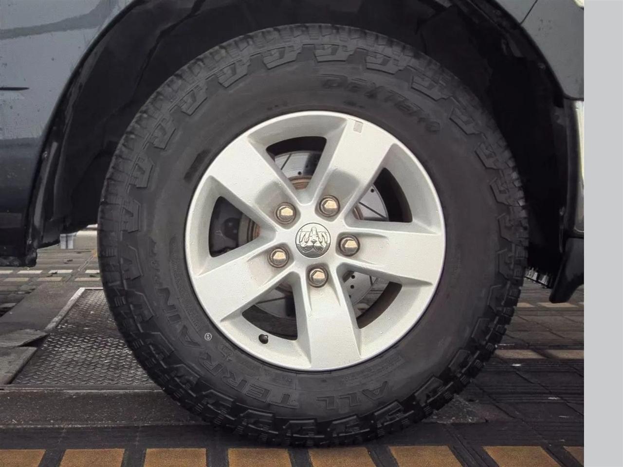 RAM 1500 SLT 4x2 Quad Cab 6'4" Box 2017