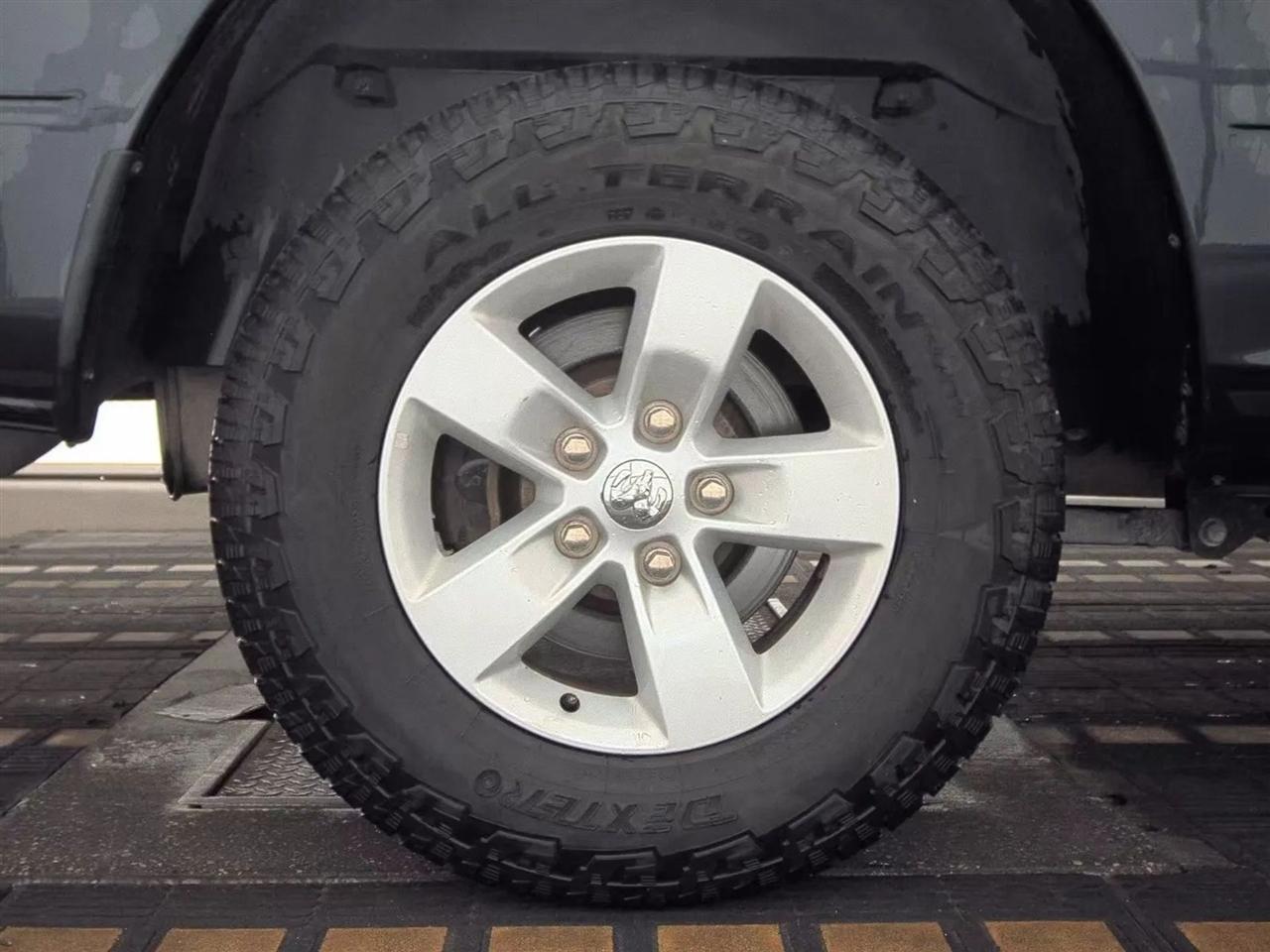 RAM 1500 SLT 4x2 Quad Cab 6'4" Box 2017