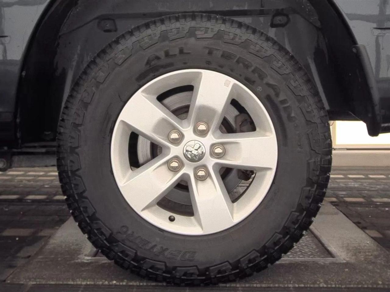 RAM 1500 SLT 4x2 Quad Cab 6'4" Box 2017