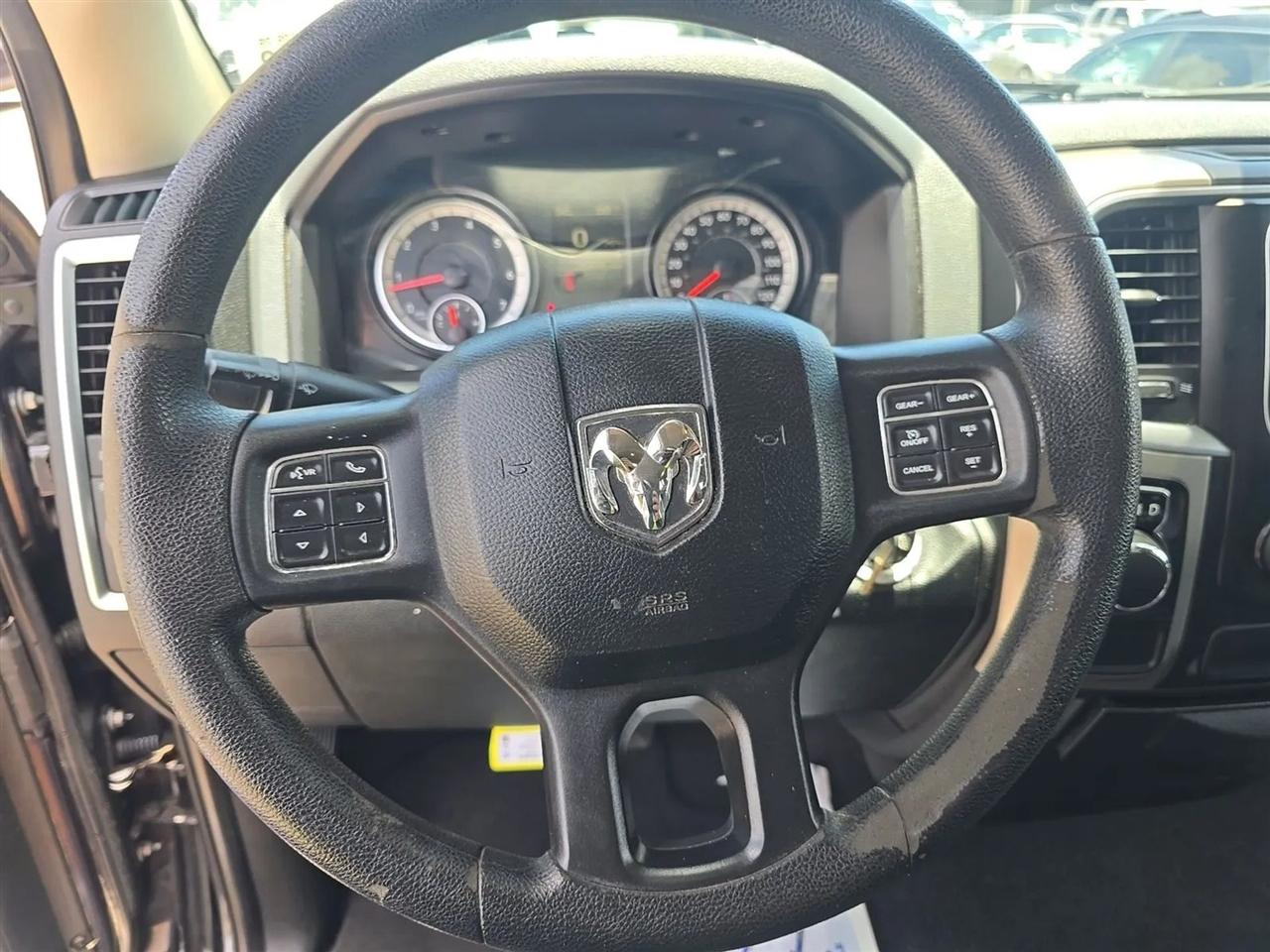 RAM 1500 SLT 4x2 Quad Cab 6'4" Box 2017