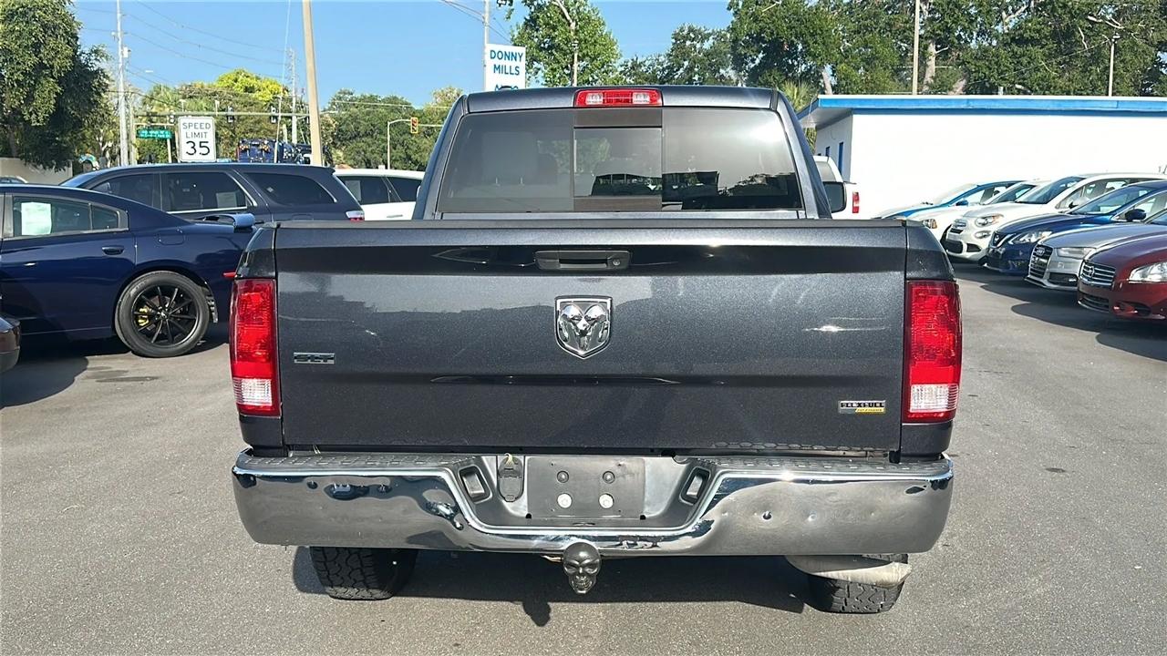 RAM 1500 SLT 4x2 Quad Cab 6'4" Box 2017