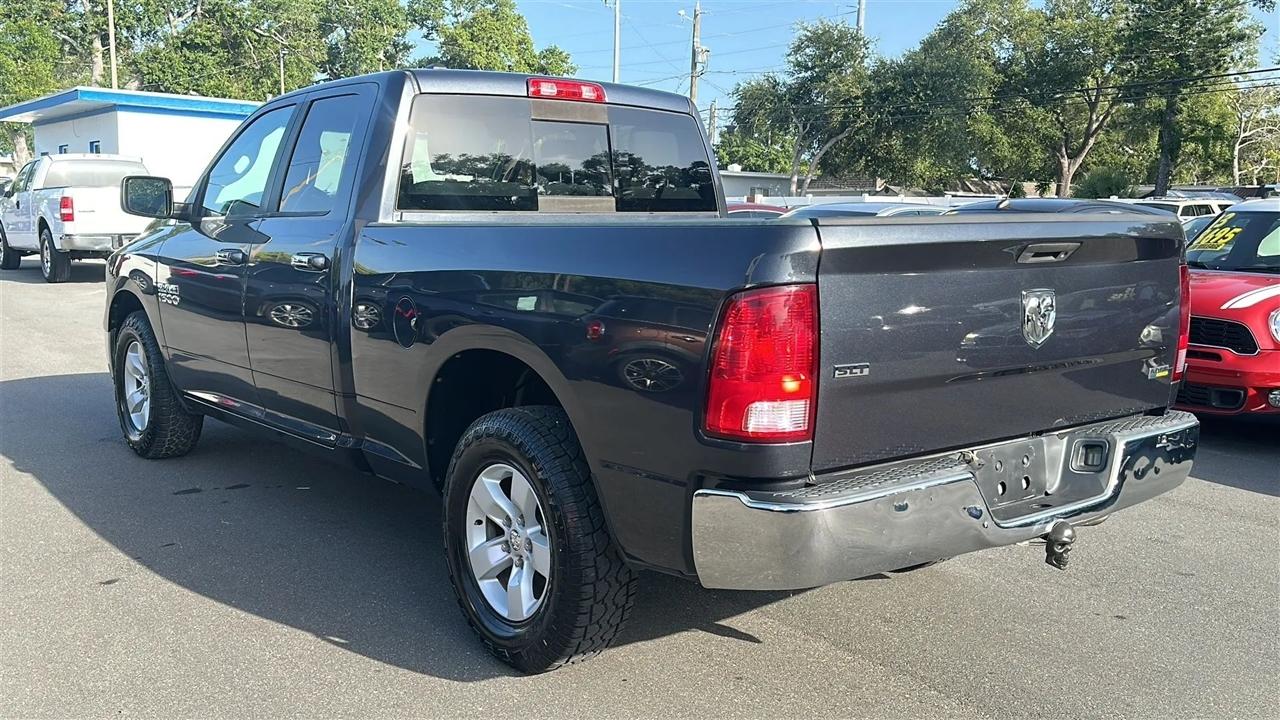 RAM 1500 SLT 4x2 Quad Cab 6'4" Box 2017