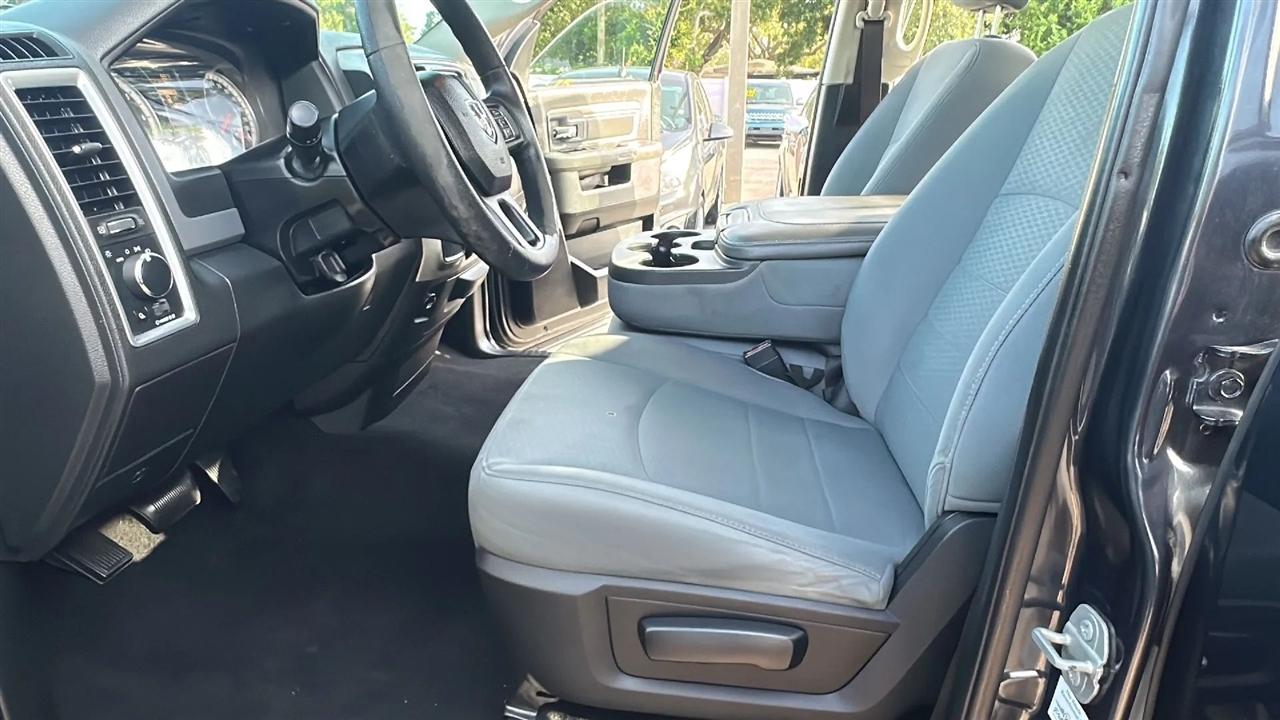 RAM 1500 SLT 4x2 Quad Cab 6'4" Box 2017