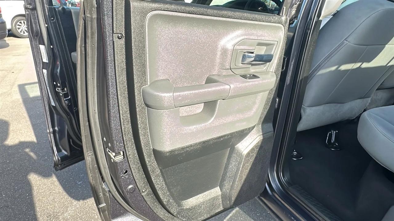 RAM 1500 SLT 4x2 Quad Cab 6'4" Box 2017
