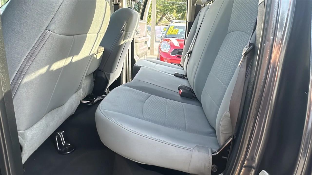 RAM 1500 SLT 4x2 Quad Cab 6'4" Box 2017