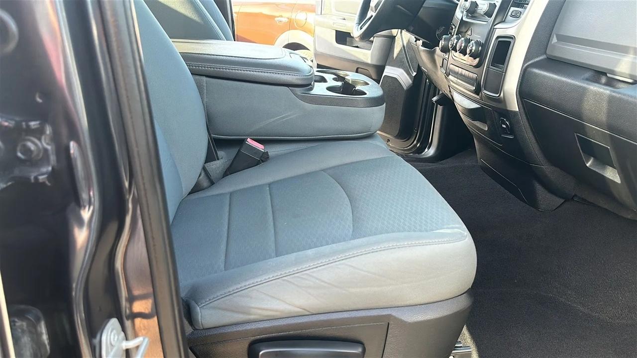RAM 1500 SLT 4x2 Quad Cab 6'4" Box 2017