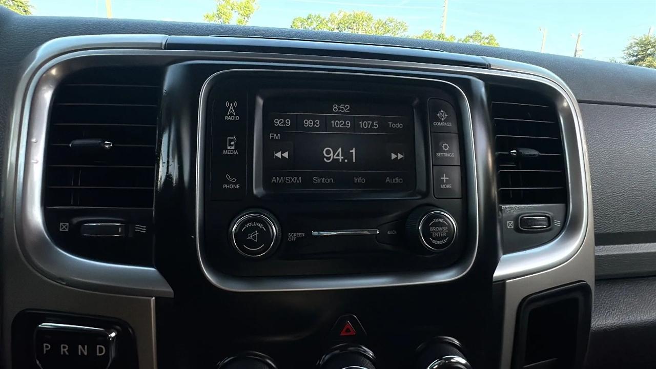 RAM 1500 SLT 4x2 Quad Cab 6'4" Box 2017