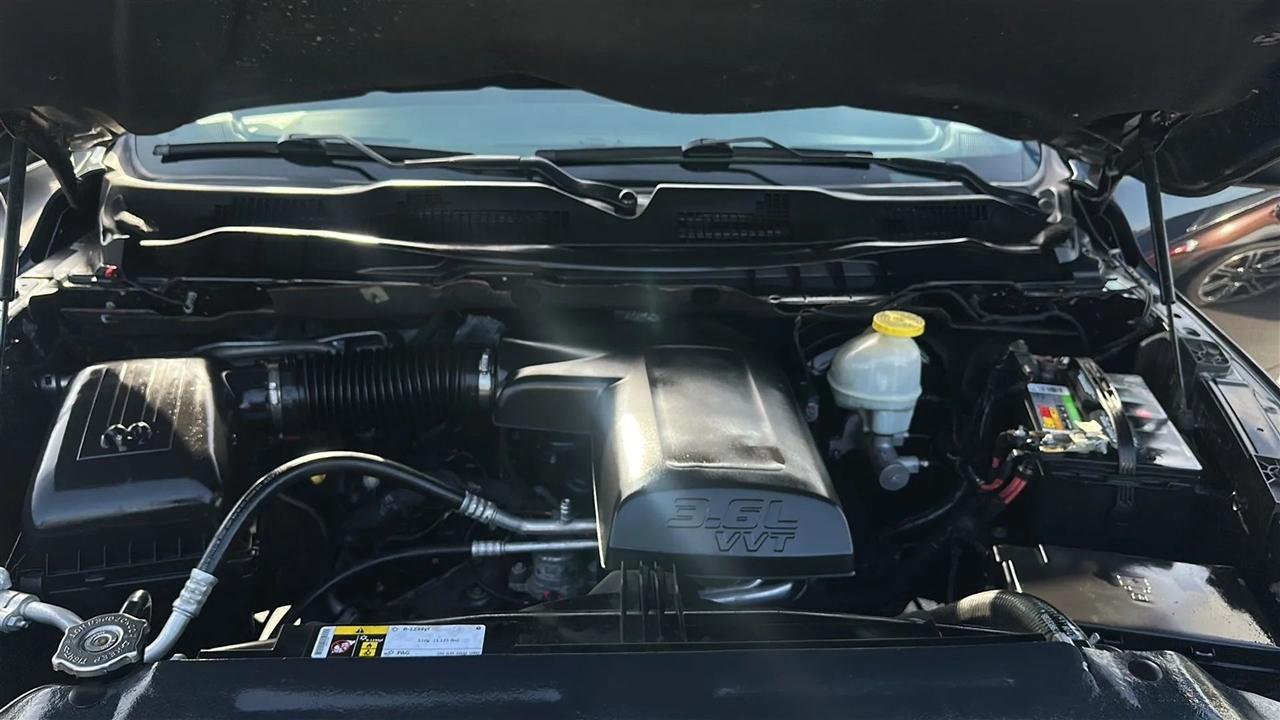RAM 1500 SLT 4x2 Quad Cab 6'4" Box 2017