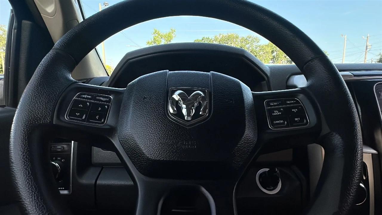 RAM 1500 SLT 4x2 Quad Cab 6'4" Box 2017