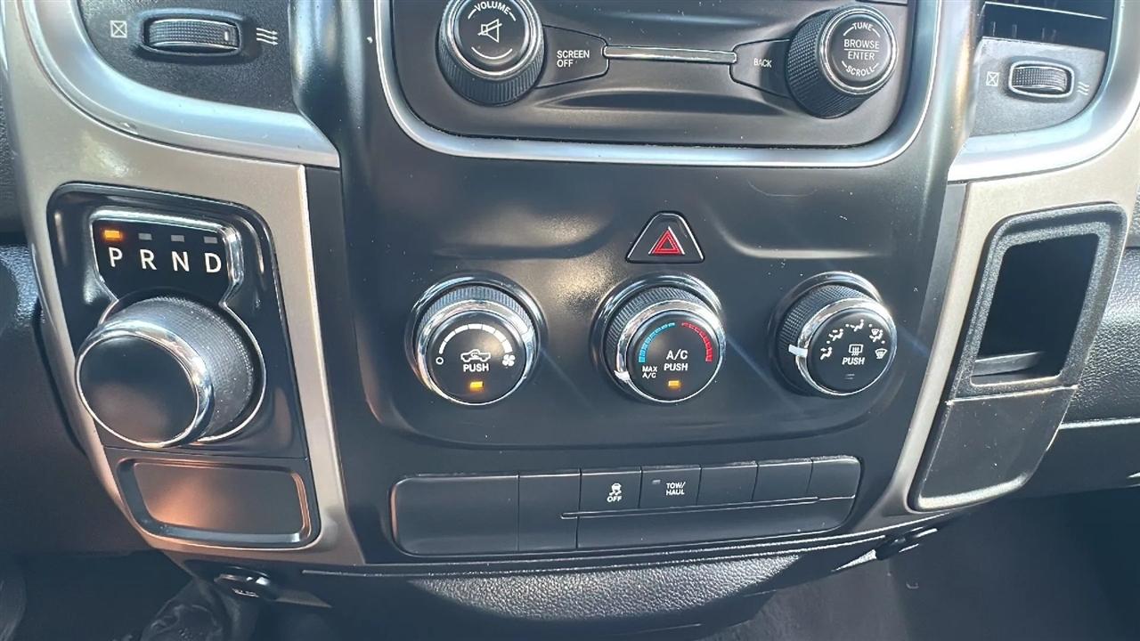 RAM 1500 SLT 4x2 Quad Cab 6'4" Box 2017