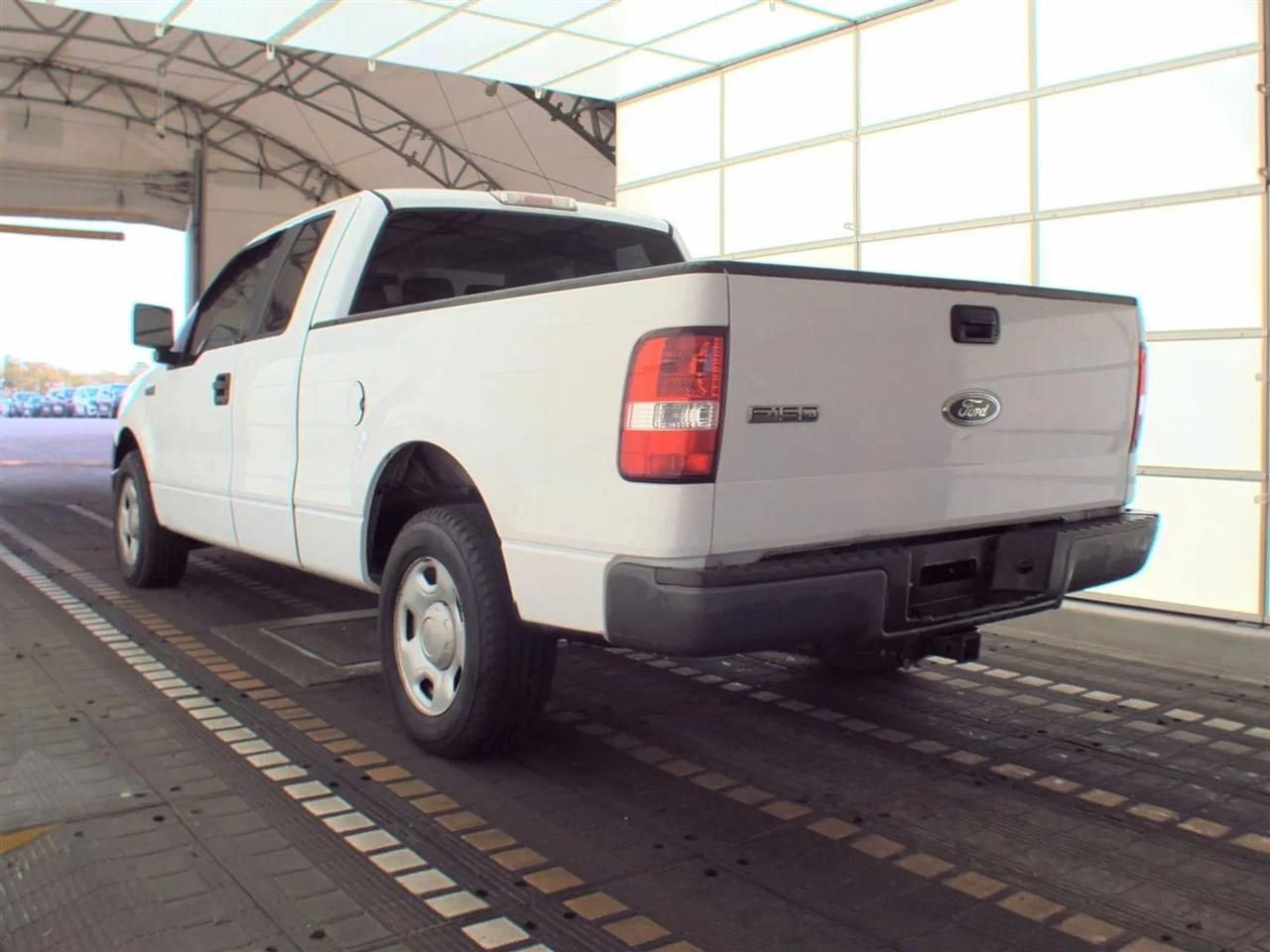 Ford F-150 Supercab 133" XLT 2005