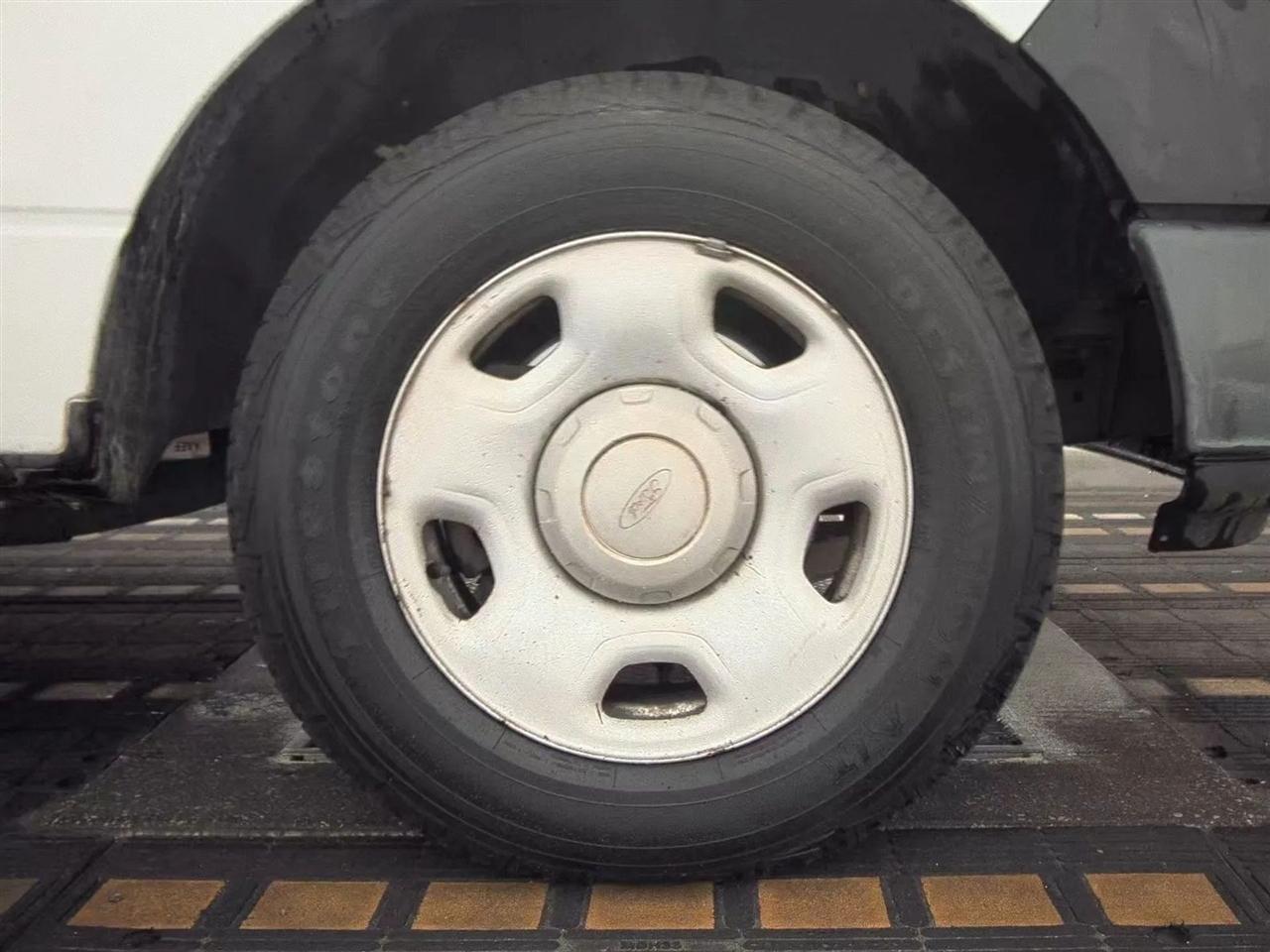 Ford F-150 Supercab 133" XLT 2005
