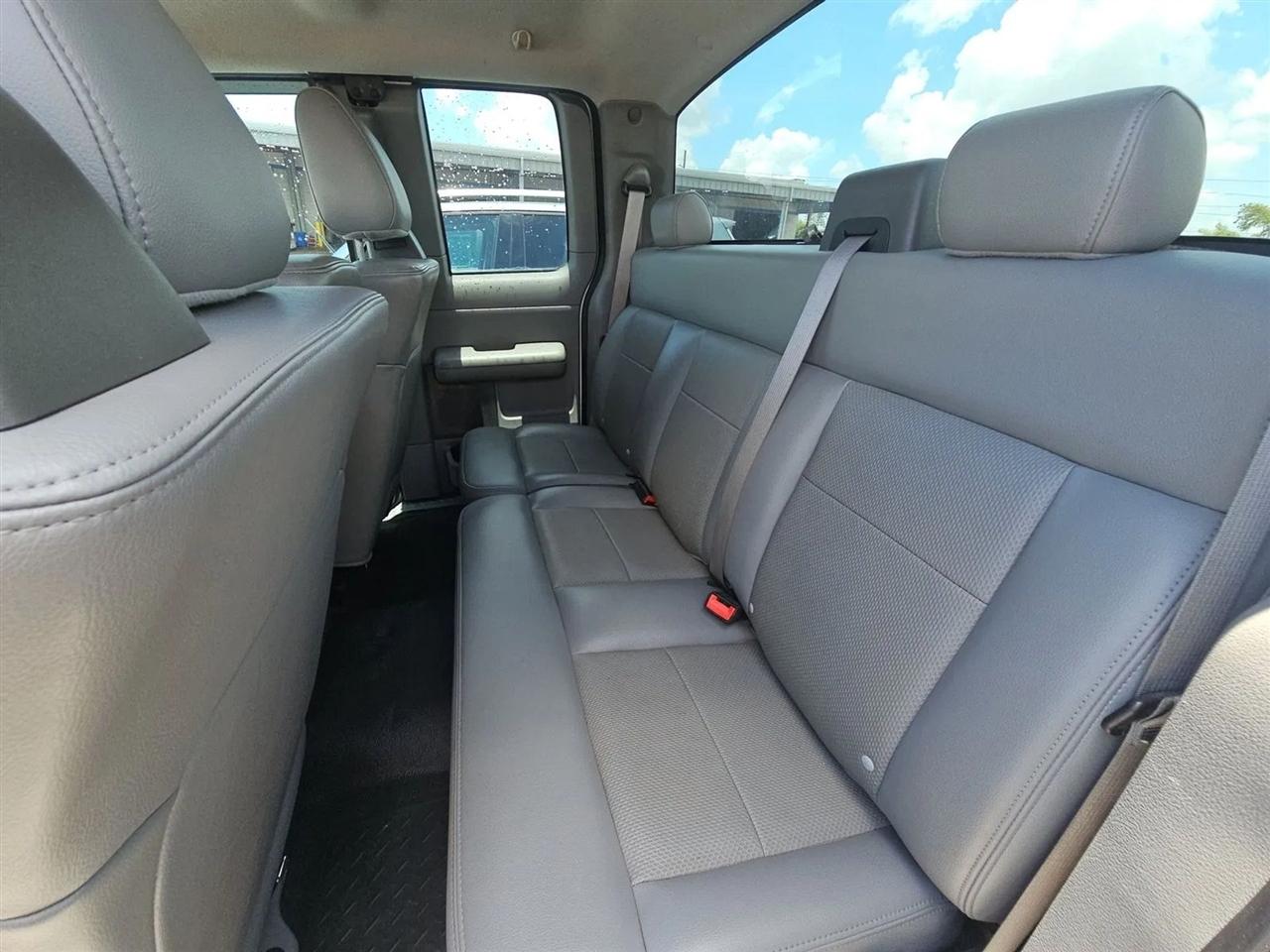 Ford F-150 Supercab 133" XLT 2005