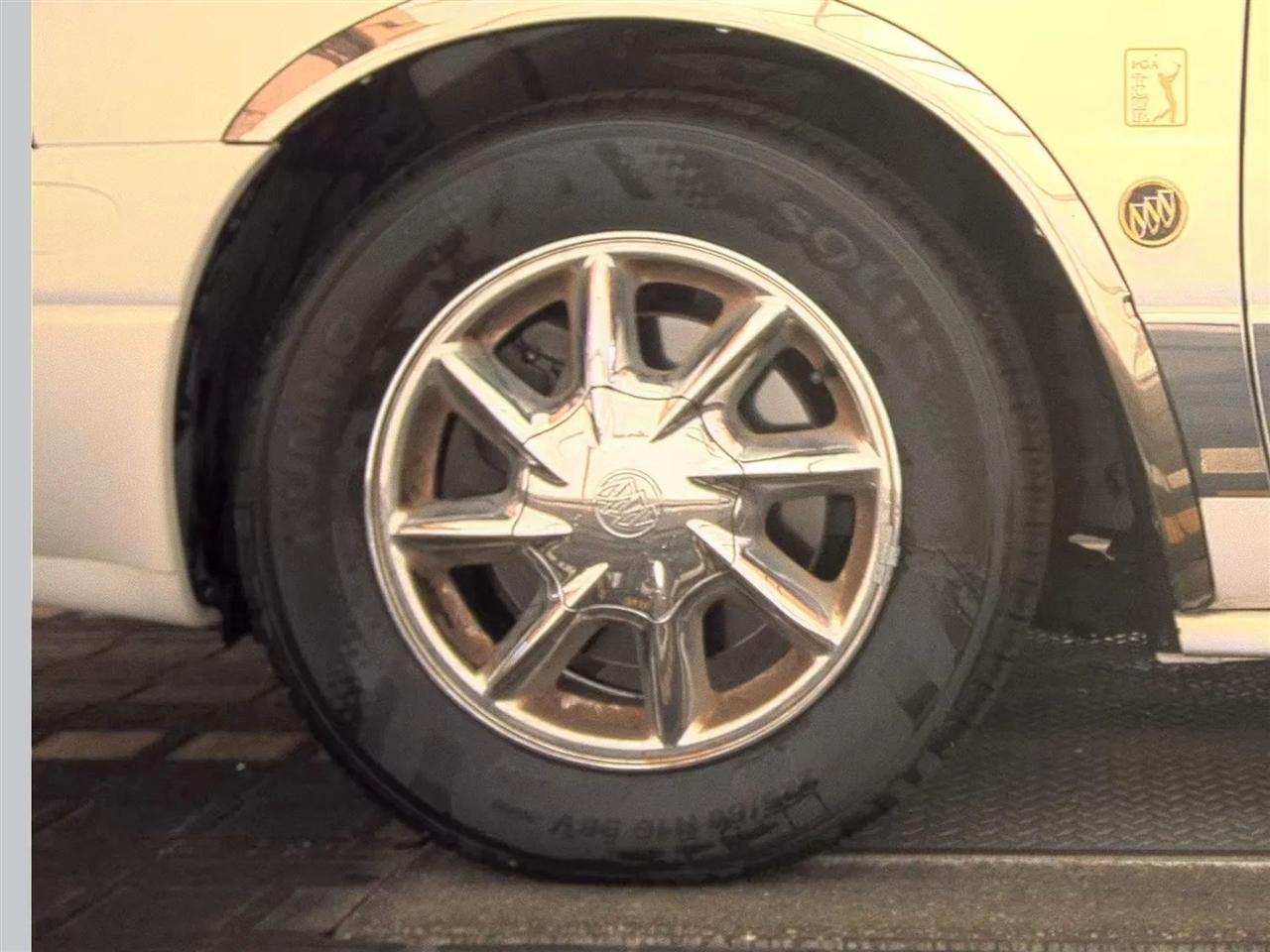 Buick LeSabre 4dr Sdn Limited 2004
