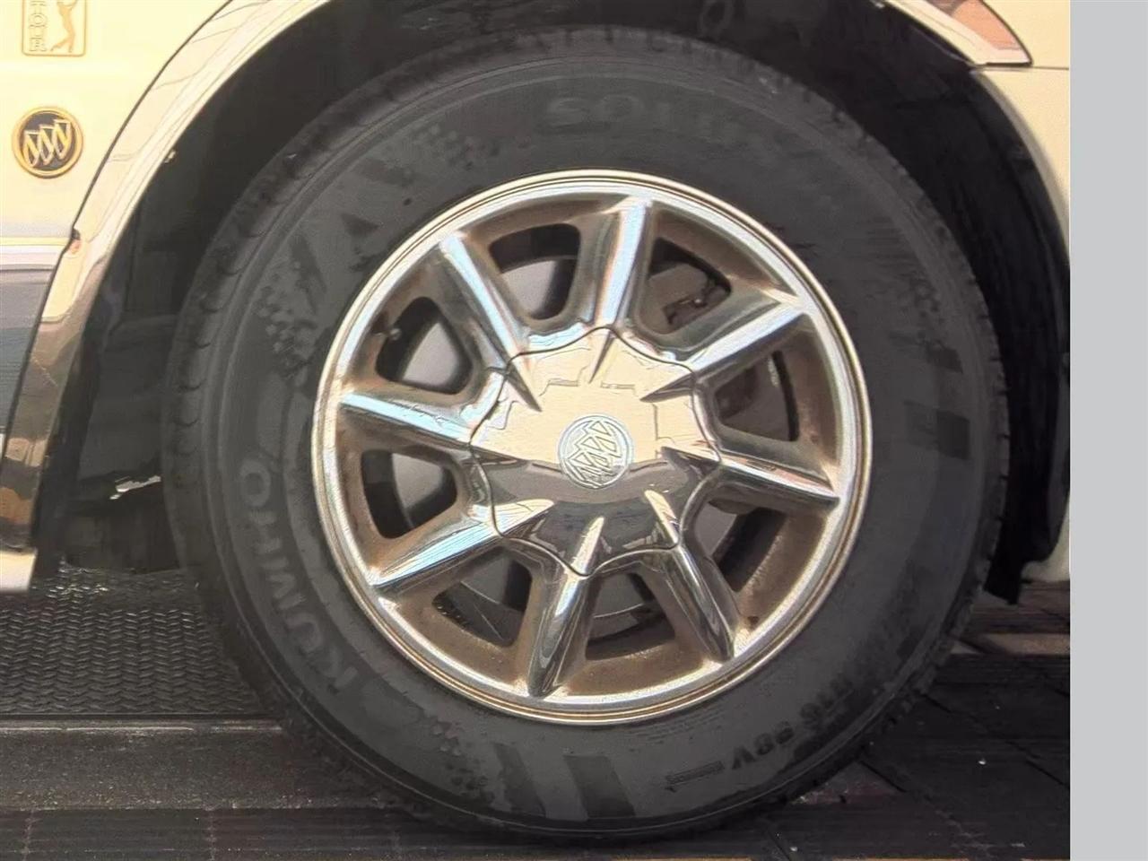 Buick LeSabre 4dr Sdn Limited 2004