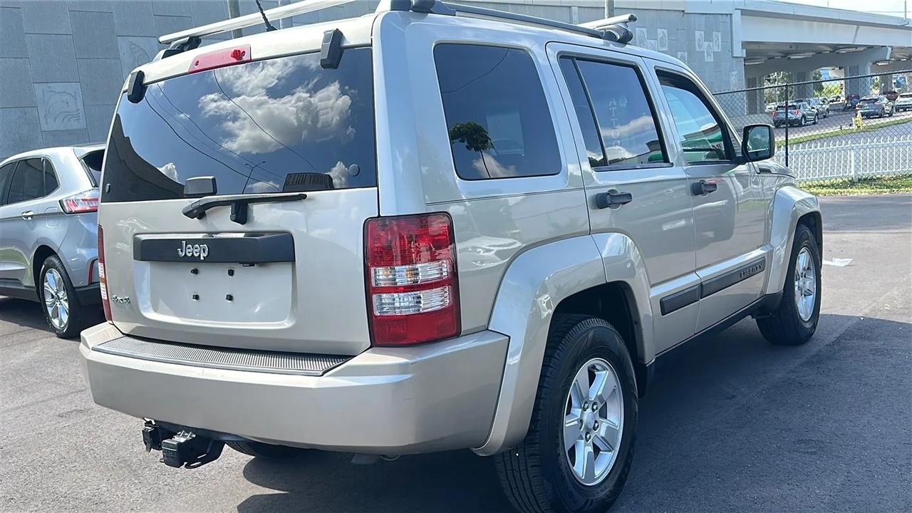 Jeep Liberty 4WD 4dr Sport 2011