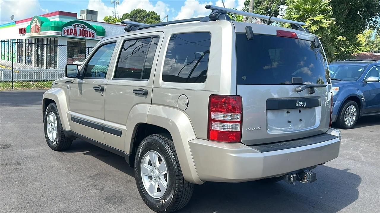 Jeep Liberty 4WD 4dr Sport 2011