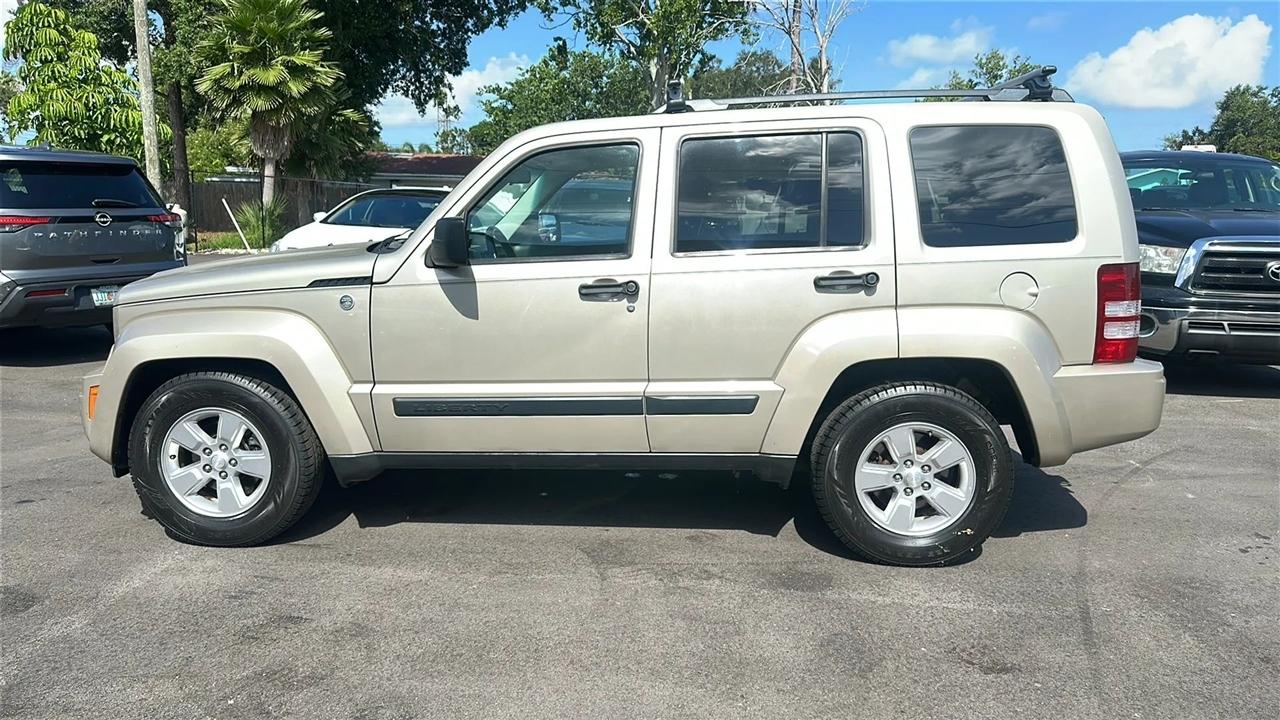 Jeep Liberty 4WD 4dr Sport 2011