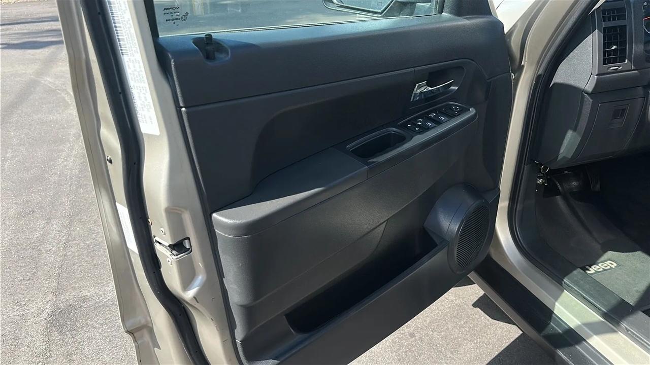 Jeep Liberty 4WD 4dr Sport 2011