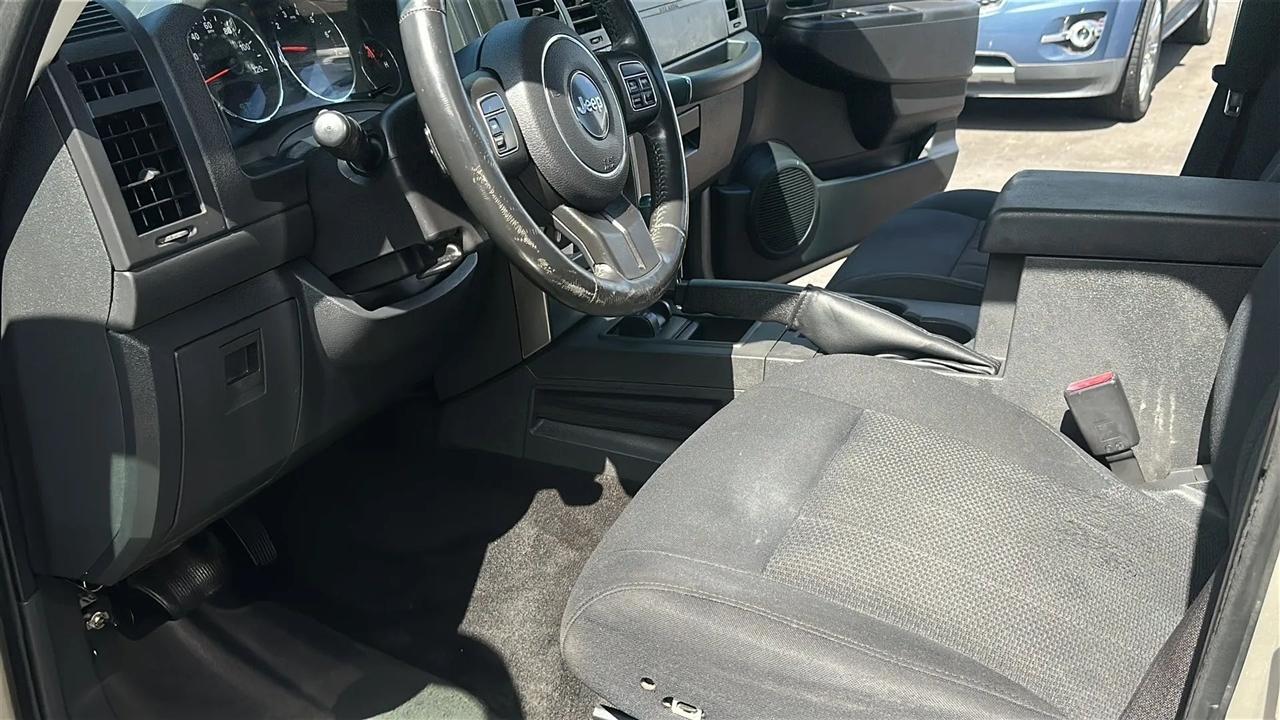 Jeep Liberty 4WD 4dr Sport 2011