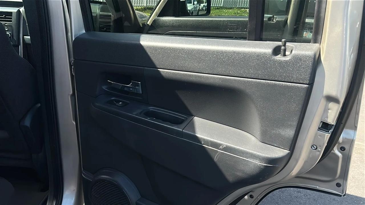 Jeep Liberty 4WD 4dr Sport 2011