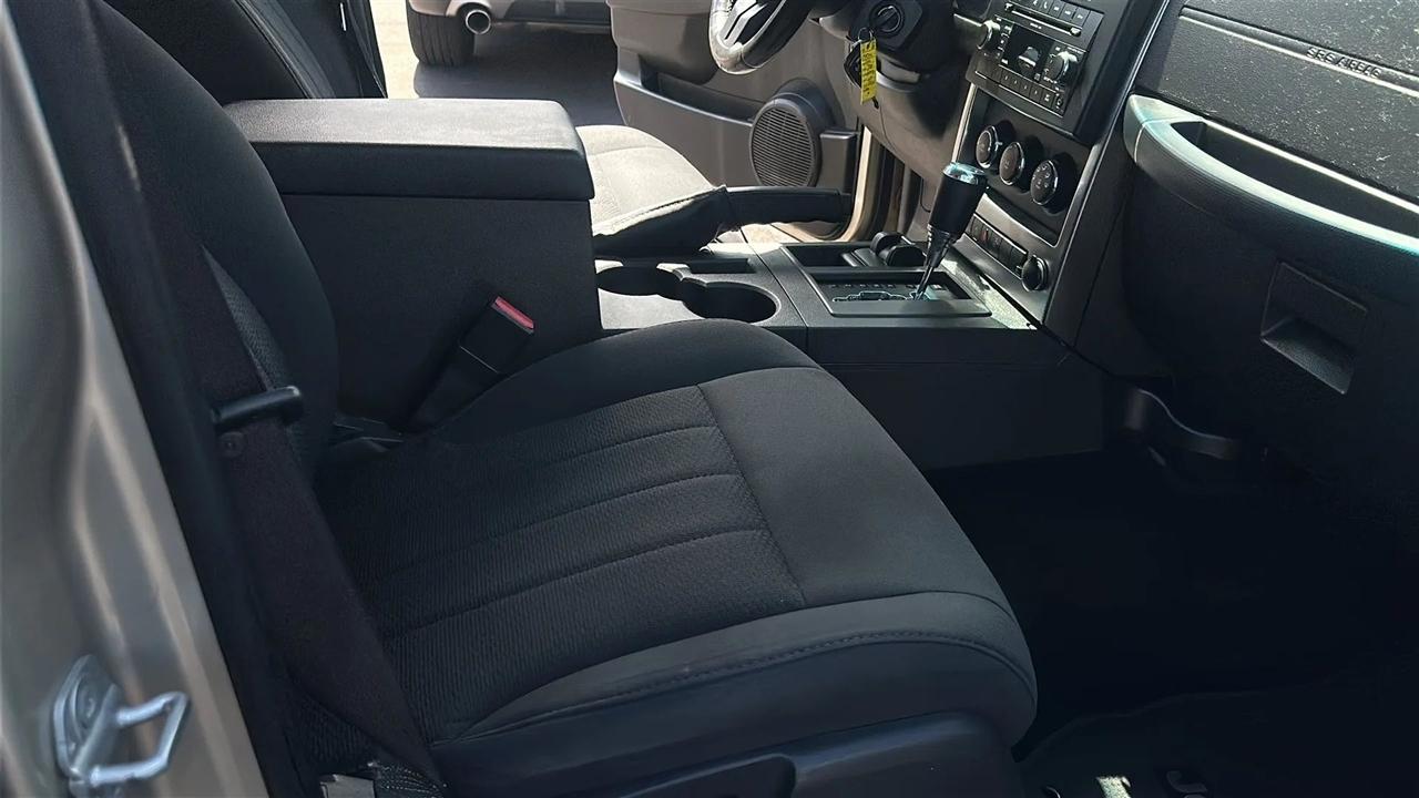 Jeep Liberty 4WD 4dr Sport 2011