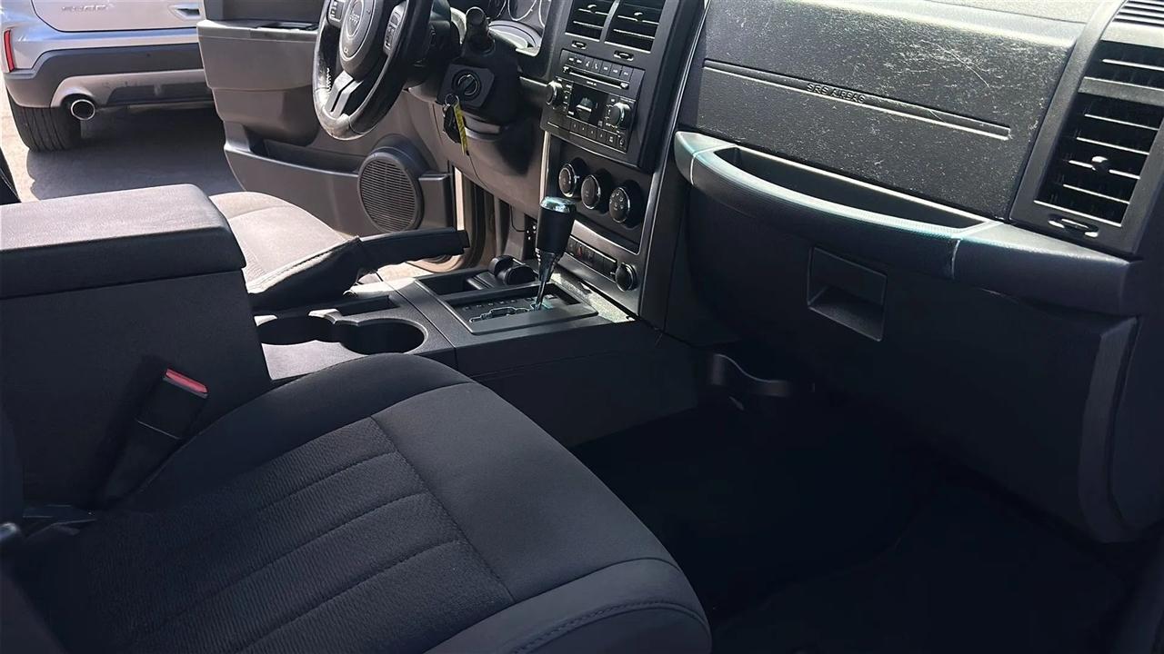 Jeep Liberty 4WD 4dr Sport 2011