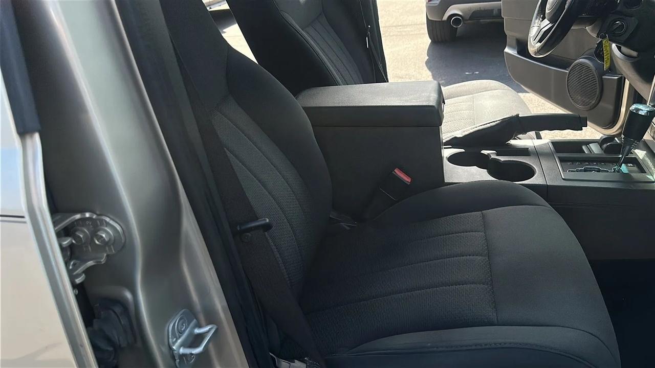 Jeep Liberty 4WD 4dr Sport 2011