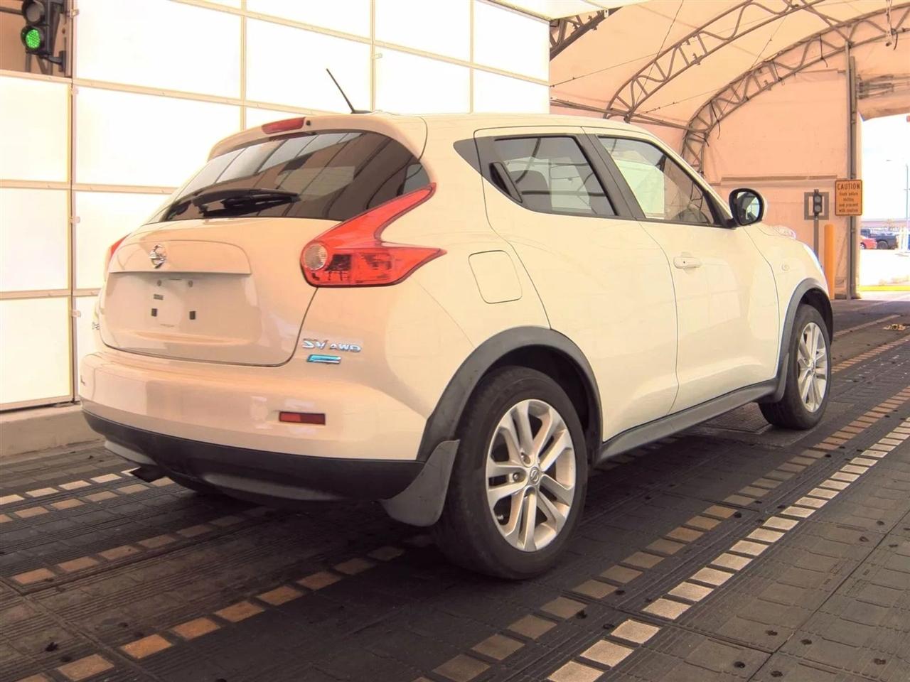 Nissan Juke 5dr Wgn CVT SV AWD 2012