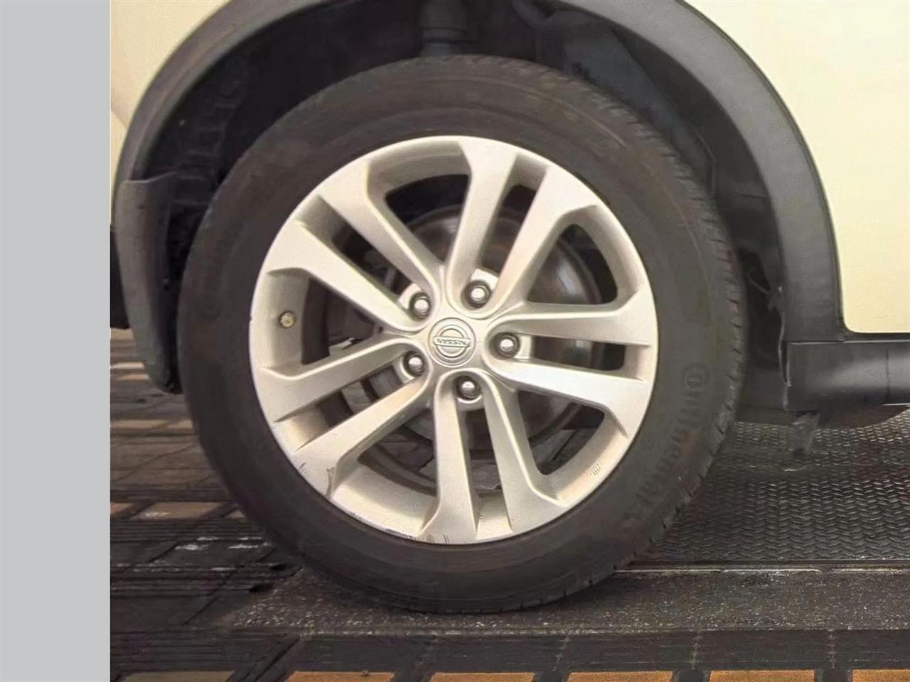 Nissan Juke 5dr Wgn CVT SV AWD 2012