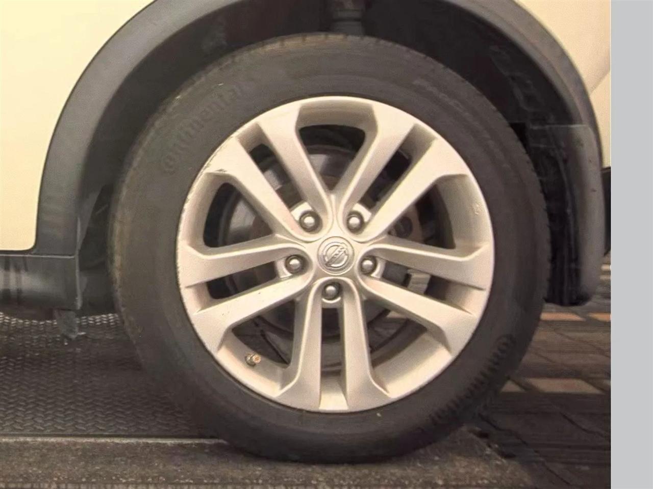 Nissan Juke 5dr Wgn CVT SV AWD 2012