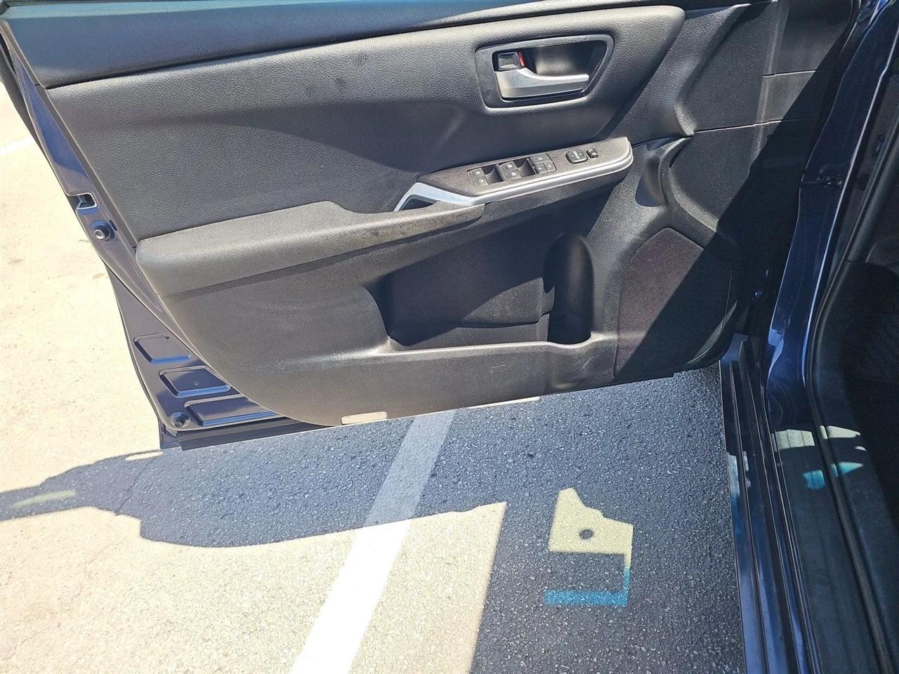 Toyota Camry XLE Auto (Natl) 2017