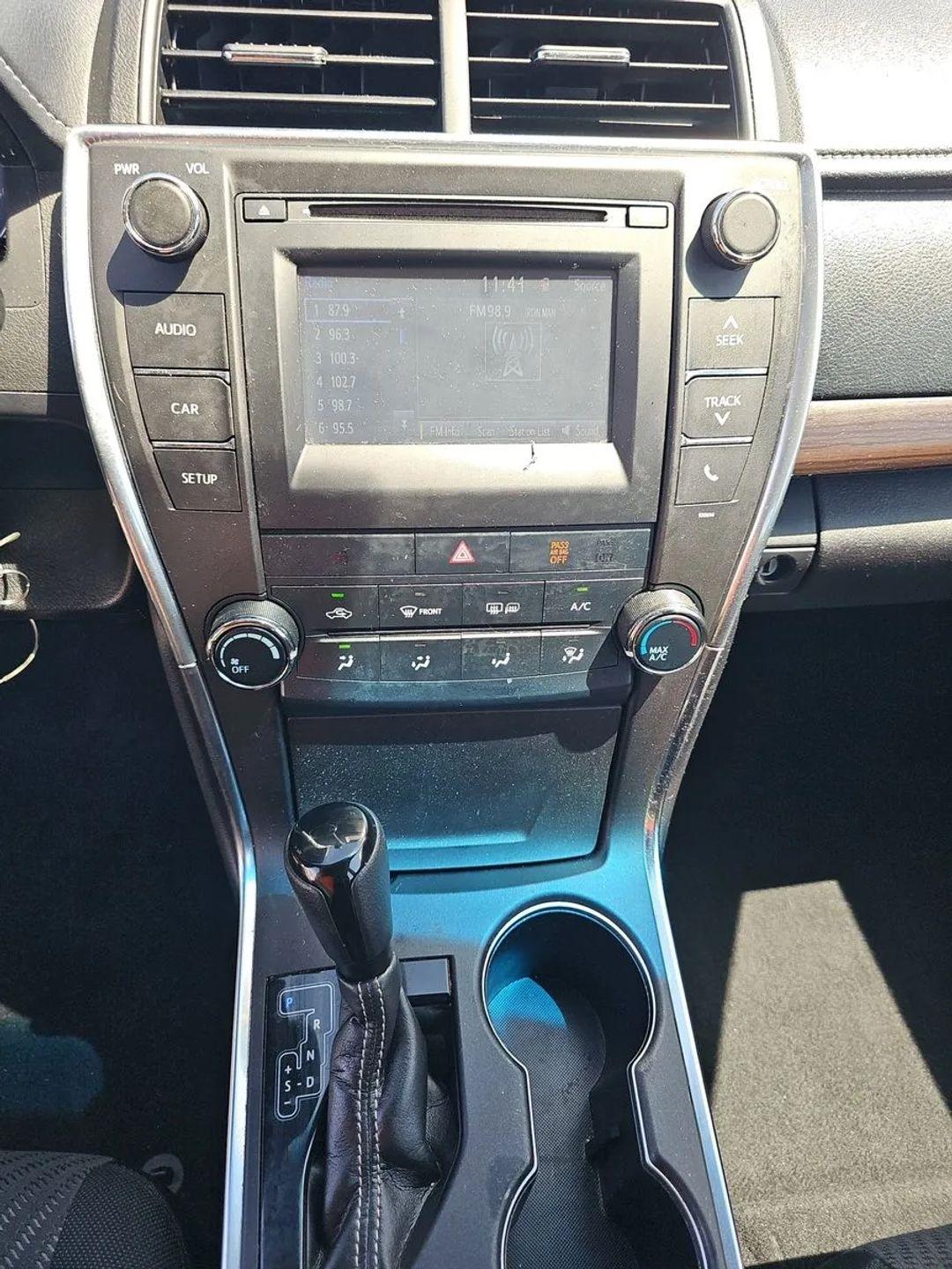 Toyota Camry XLE Auto (Natl) 2017