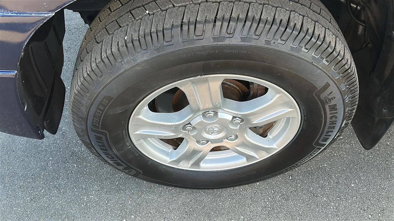 Toyota Tundra 2WD Truck Double Cab 5.7L V8 6-Spd AT LTD (Natl) 2012
