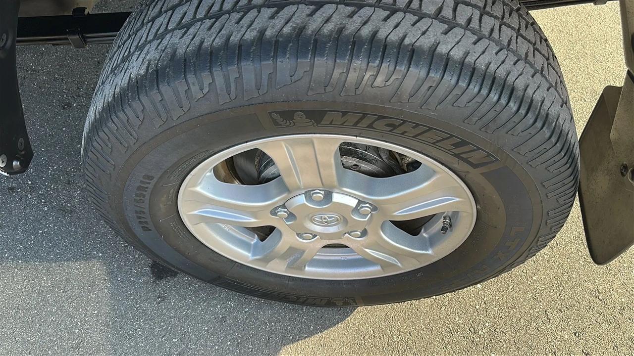 Toyota Tundra 2WD Truck Double Cab 5.7L V8 6-Spd AT LTD (Natl) 2012