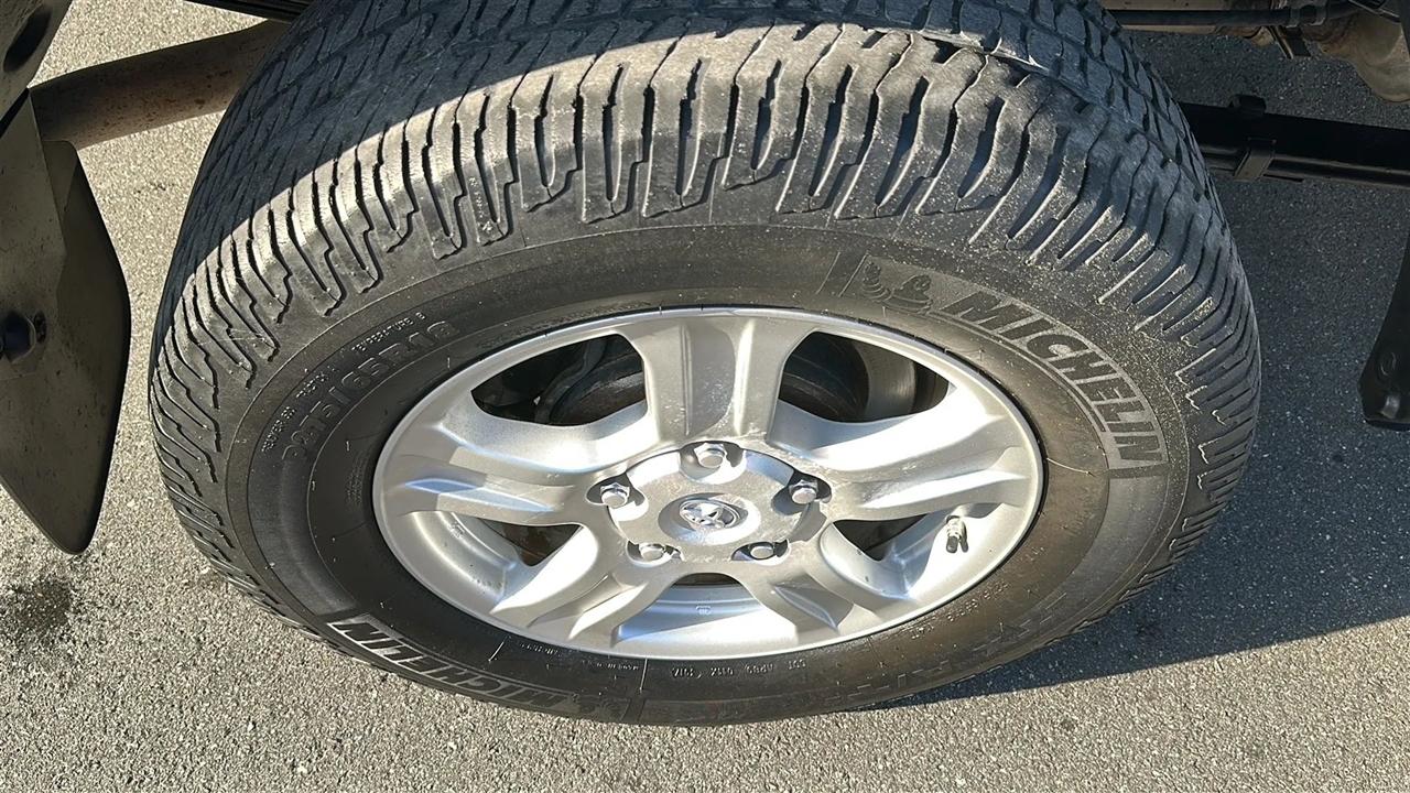 Toyota Tundra 2WD Truck Double Cab 5.7L V8 6-Spd AT LTD (Natl) 2012