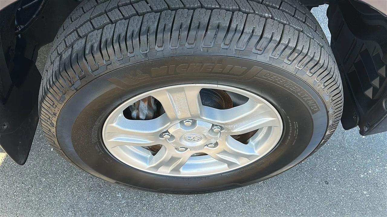 Toyota Tundra 2WD Truck Double Cab 5.7L V8 6-Spd AT LTD (Natl) 2012