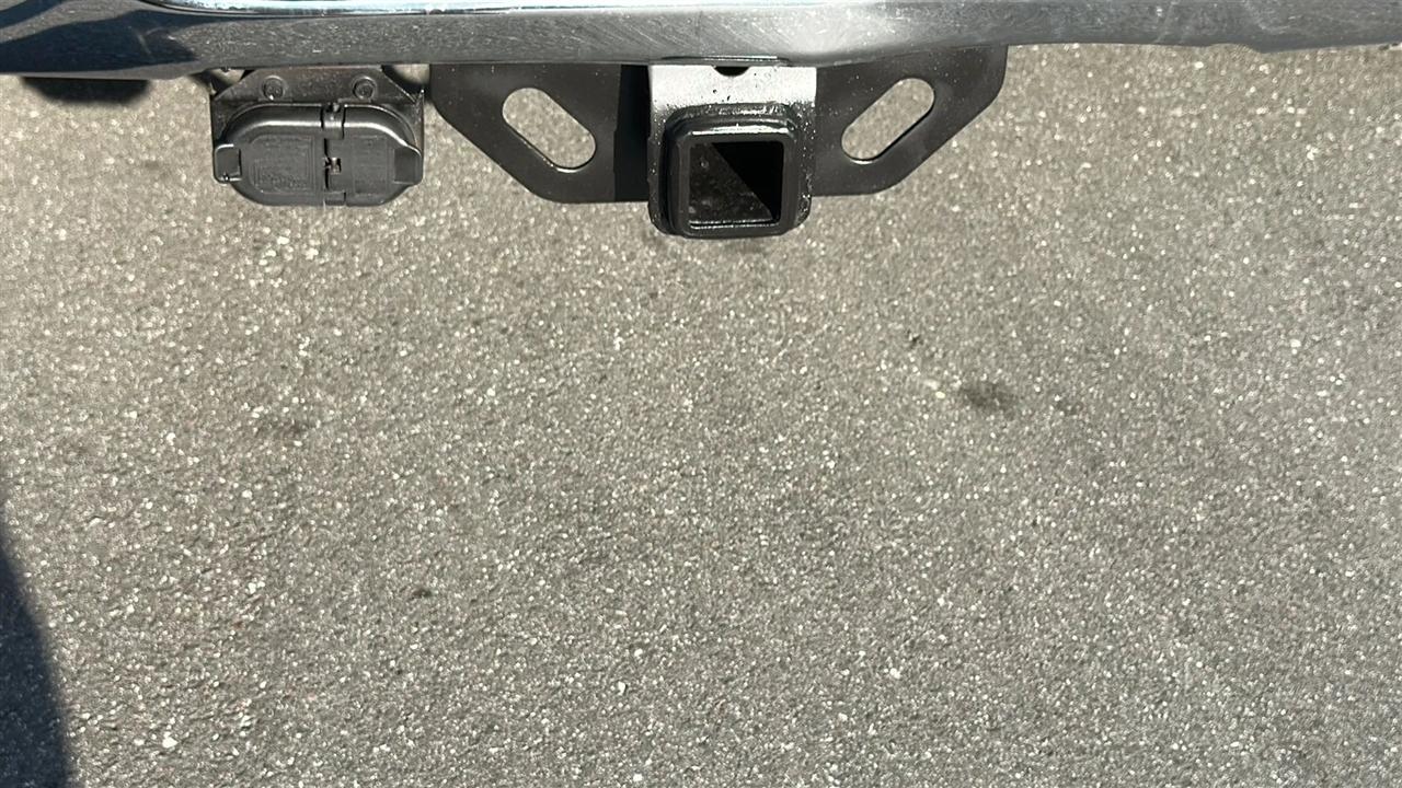 Toyota Tundra 2WD Truck Double Cab 5.7L V8 6-Spd AT LTD (Natl) 2012
