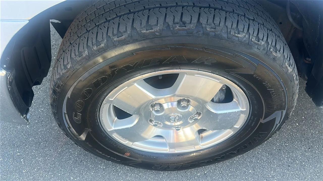 Toyota Tundra 2WD Double 145.7" 5.7L V8 SR5 (Natl 2007
