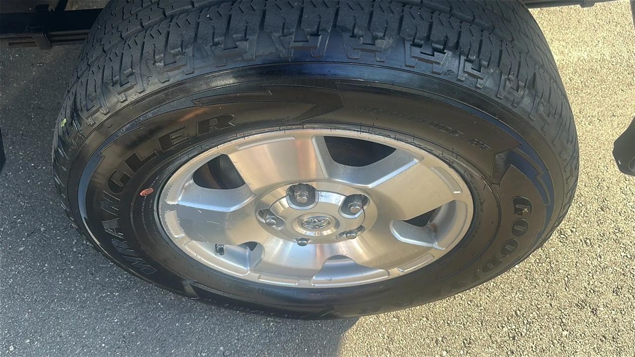Toyota Tundra 2WD Double 145.7" 5.7L V8 SR5 (Natl 2007
