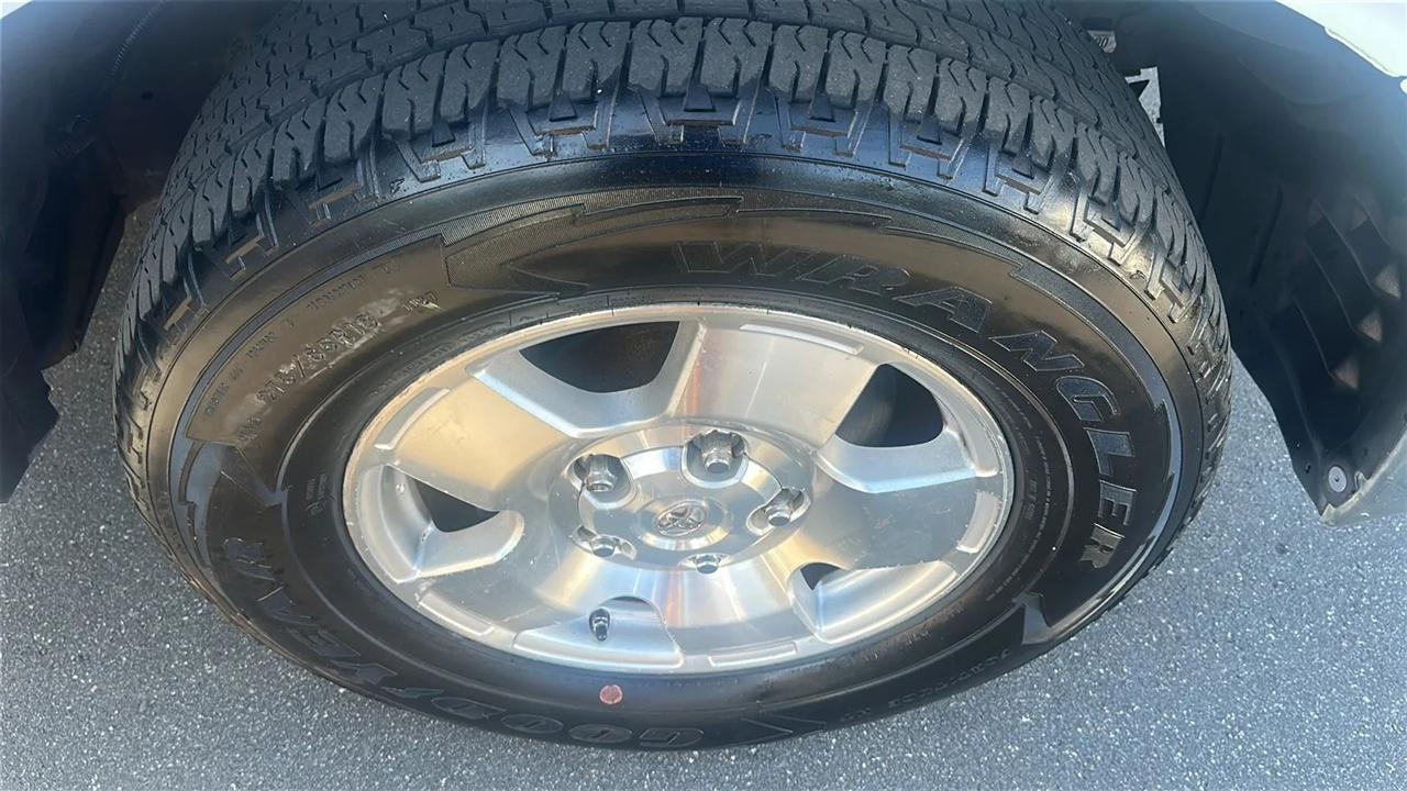 Toyota Tundra 2WD Double 145.7" 5.7L V8 SR5 (Natl 2007